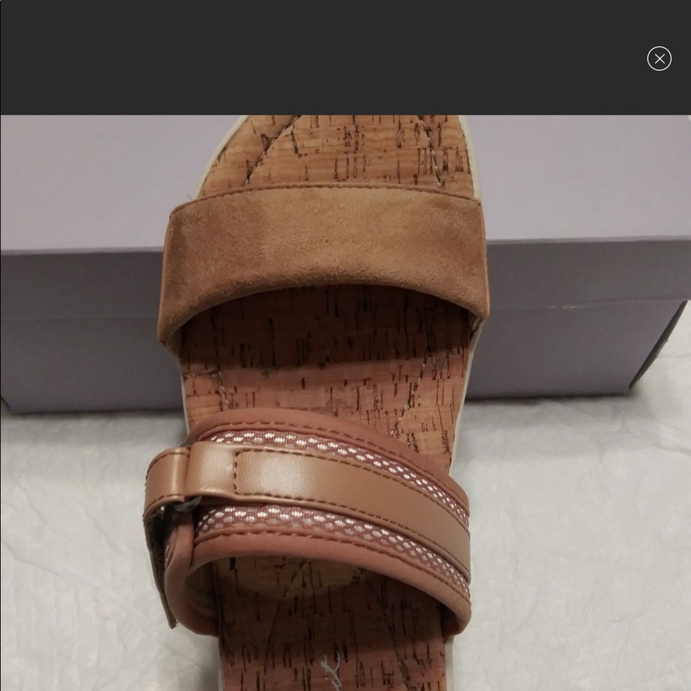 NWOT Easy Spirit flat slippers sandals sz 10M.